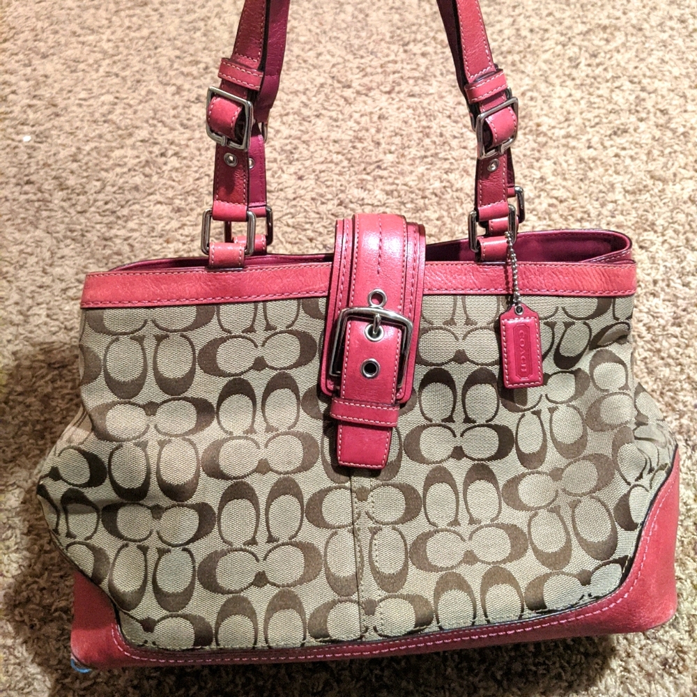 Classic Coach Shoulder Bag